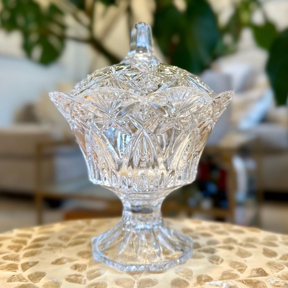 NWT Crystal Engraved Design Pedestal Candy Bowl Dish Accent Piece w/ Lid Cover